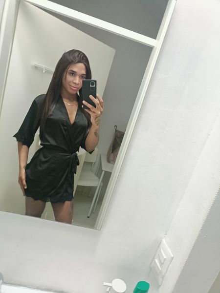 Hello 🥰, my name is Daniela, I am 24 years old, I am delighted...

 💥 A REAL SLUT

 💥 A HARD COCK AND A COUSIN ASS
 
 I am active and passive and I can be hot, dominant or passive... I am up to what you want.  I measure 21 CM very hard and fully functional to please you with passion and pleasure with a lot of HOT MILK.

 I offer a complete high quality service, my rates are not negotiable.

 I am available every day.

 I attach great importance to hygiene, respect and punctuality.

 I specify that my photos are real and not retouched so thank you for not asking me every time.