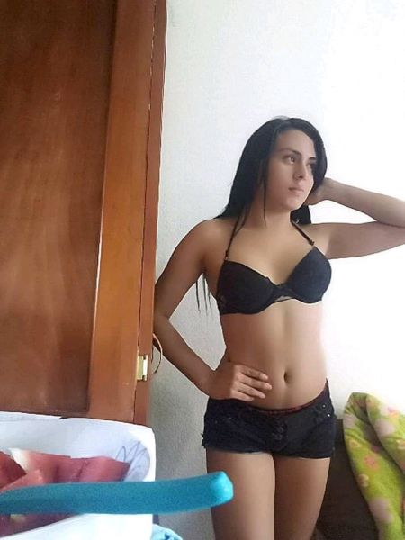 Hola Mis Amores. Soy Victoria Lambo una nena Dispuesta a complacerte y pasarla bien.... hacerte realidad tus deseos mas oscuros con total discrecion! Femenina, poco hormonas...versatil lechera. 

Para las personas que quieren saber precios y demas pueden escribirme. Hago videollamadas y vendo packs .... (PorFavor solo Personas Serias, aca estamos por Dinero) 

Gracias Mis Bebes 