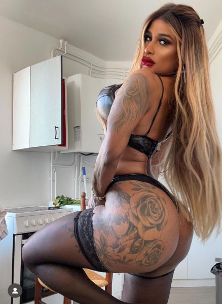 ❣️OLÁ E BEM-VINDO❣️⭐️Instagram:@stephania_capucci✅ MASSAGEM (com ou sem óleos)✅ Ativa e passiva✅ Fisting✅ Striptease✅ Felação protegida✅ Garganta profunda✅Cunilíngua (em mim)✅ Massagem de próstata✅69 e todas as posições do Kamasutra✅ Palavrões - Spanking✅ Facesitting (sentado em seu rosto)✅ Mijando✅ Gozada no corpo (seios, nádegas, pés...)✅ Voyeurismo (Observe-me acariciar-me)✅ Doce submissão e domínio.