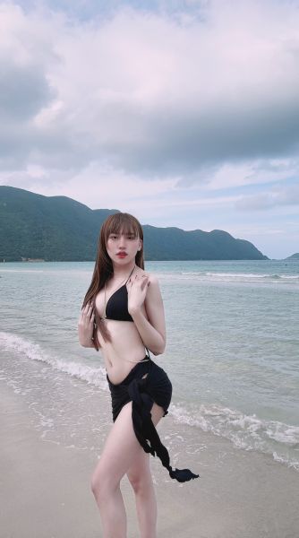 Hi guy ! I am Helen . I am From Vietnam . I am 22 years old . I can do everything to make u happy . We will have a good time together. WhatsApp me : +840941580911 
WeChat : +60146744213 ID Helen_160820