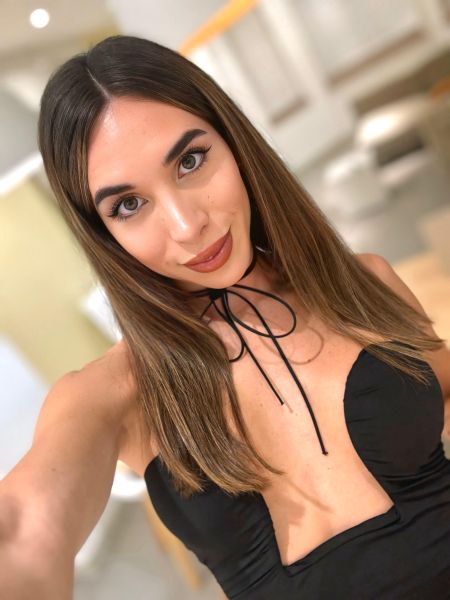 Soy Agos, tal cual me ves en las fotos, sin filtros. Realizo videollamadas, venta de contenido explicito y encuentros. Si buscas una experiencia diferente, personalizada y 100% de calidad no dudes en contactarme, estaré encantada de conocerte. 
.
I am Agos, as you see me in the photos, without filters. I make video calls, sale of explicit content and meetings. If you are looking for a different, personalized and 100% quality experience, do not hesitate to contact me, I will be happy to meet you.