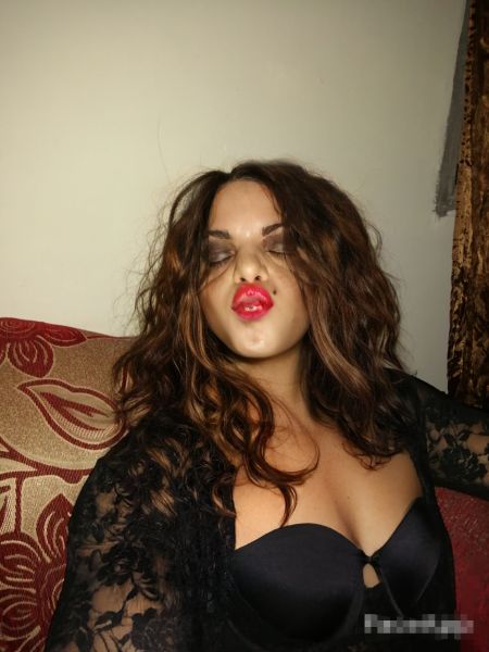 Puta travesti disponible de 42 años,soy monica miranda y me llaman "la puta de cualquiera "soy una adicta al sexo y quiero complacerte en todas tus fantasías sexuales esta zorra depravada, contactame por telegram @laputadecualquieraen4






